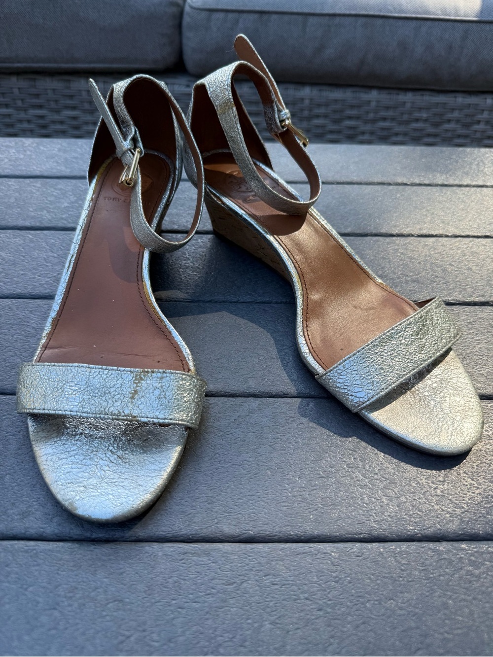 Tory Burch Savannah Wedge Sandals Silver Crackled Leather Vacation Boho Chic 7.5